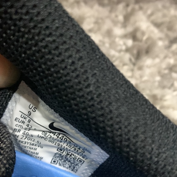 Nike - Picture 3 of 4